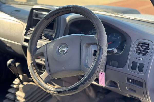 2009 Nissan Navara DX D22 4X4