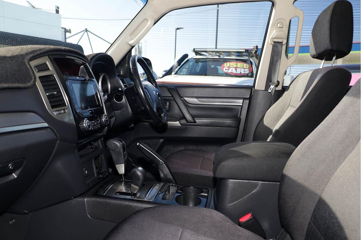 2019 Mitsubishi Pajero GLX NX