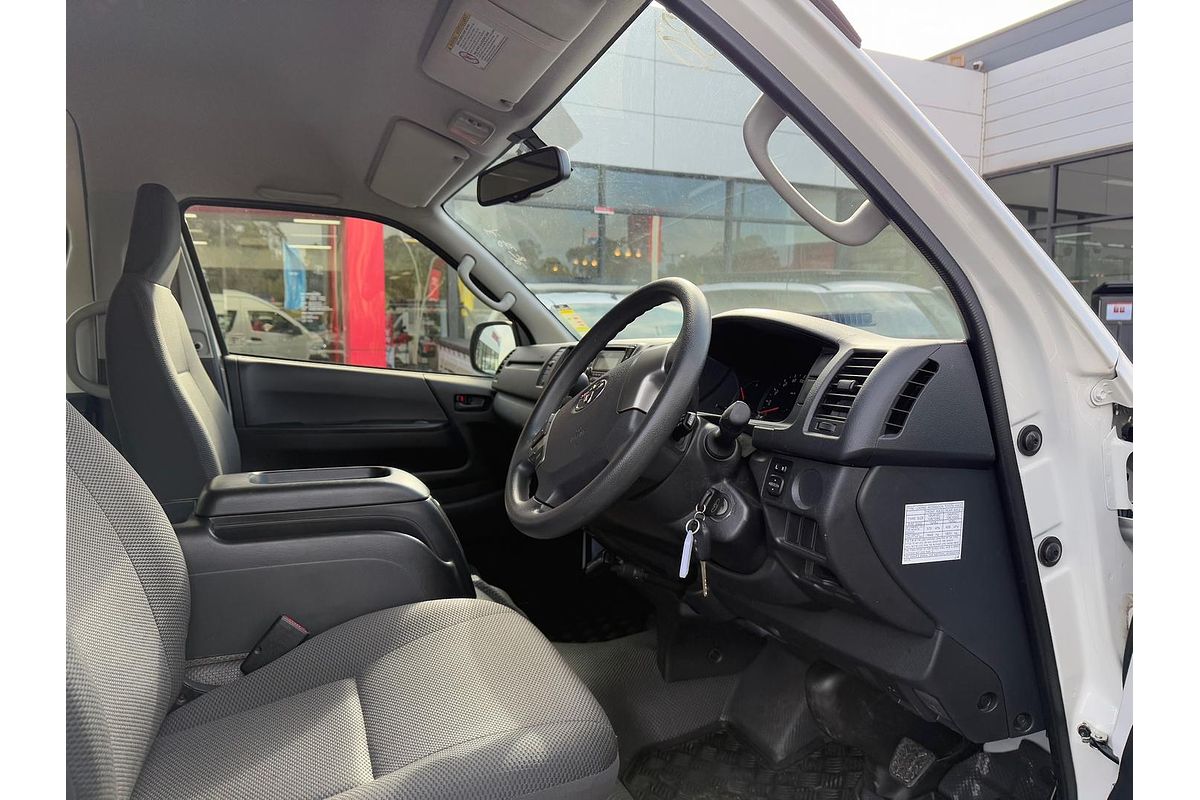 2016 Toyota Hiace Commuter TRH223R
