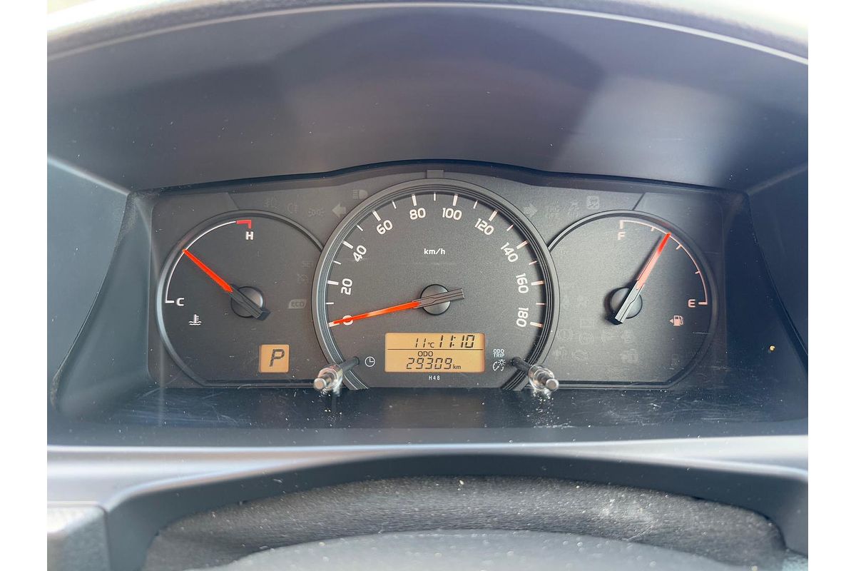 2016 Toyota Hiace Commuter TRH223R