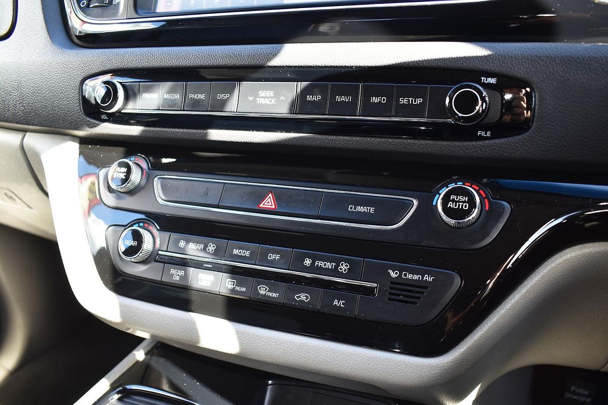 2017 Kia Carnival Platinum YP