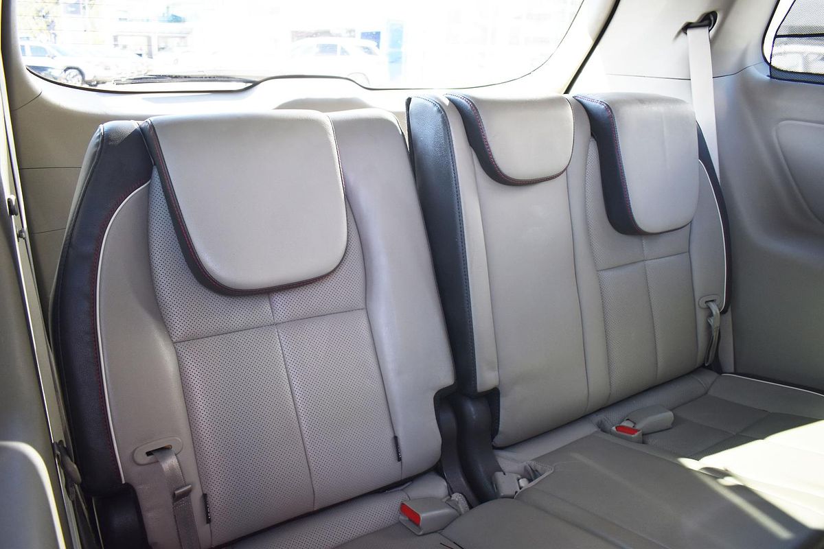2017 Kia Carnival Platinum YP