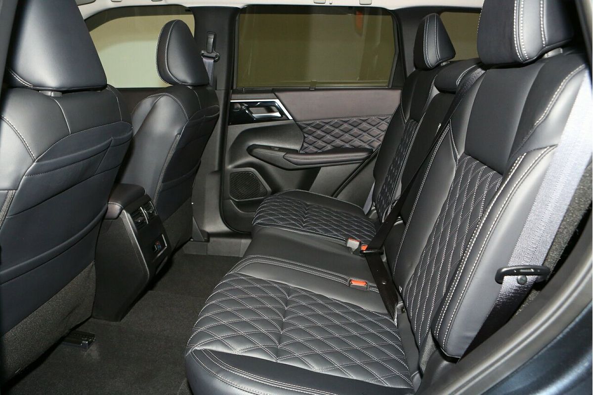 2024 Mitsubishi Outlander Exceed ZM