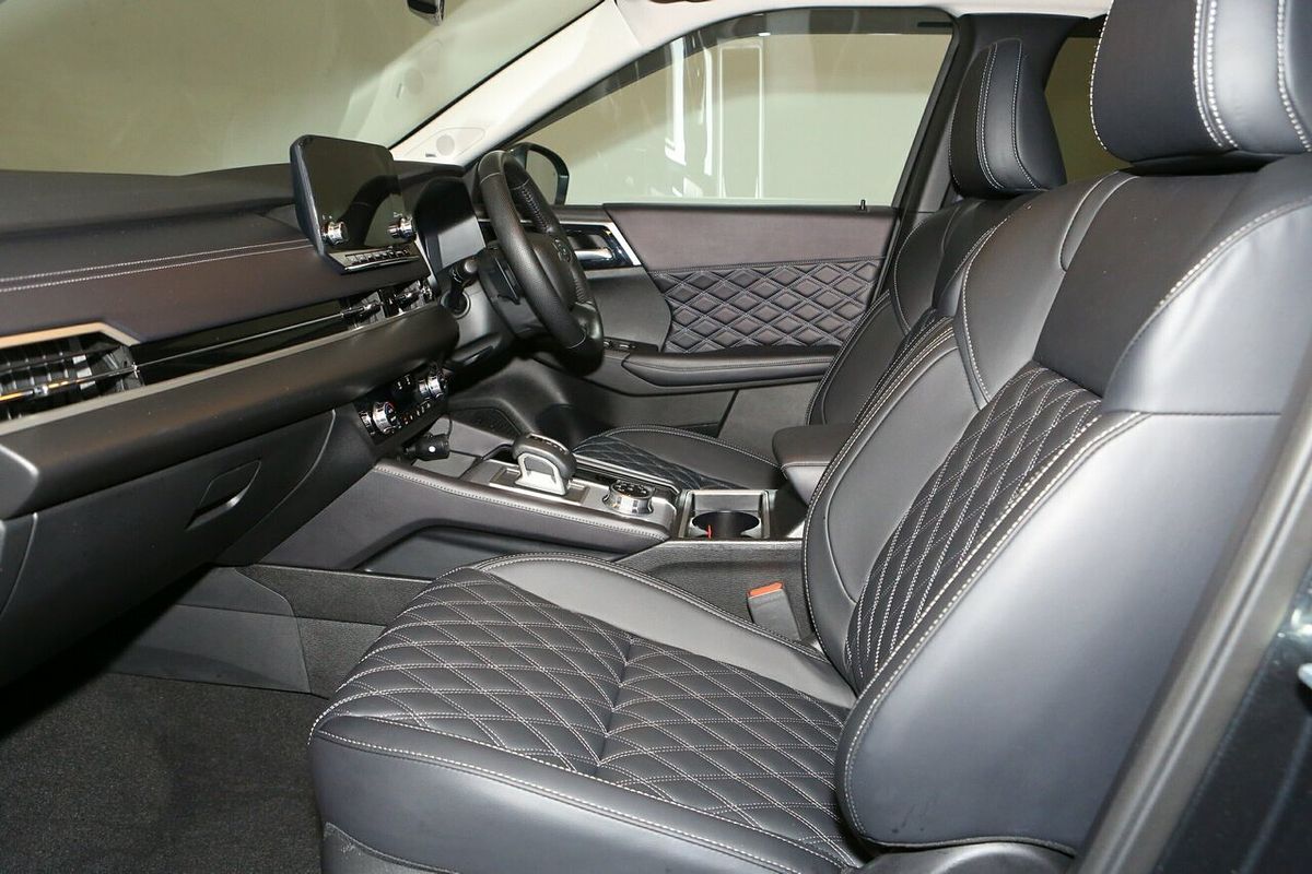 2024 Mitsubishi Outlander Exceed ZM