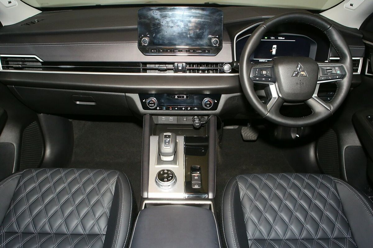 2024 Mitsubishi Outlander Exceed ZM