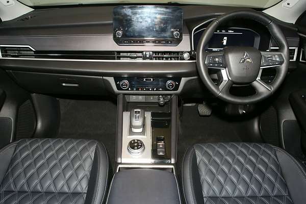 2024 Mitsubishi Outlander Exceed ZM
