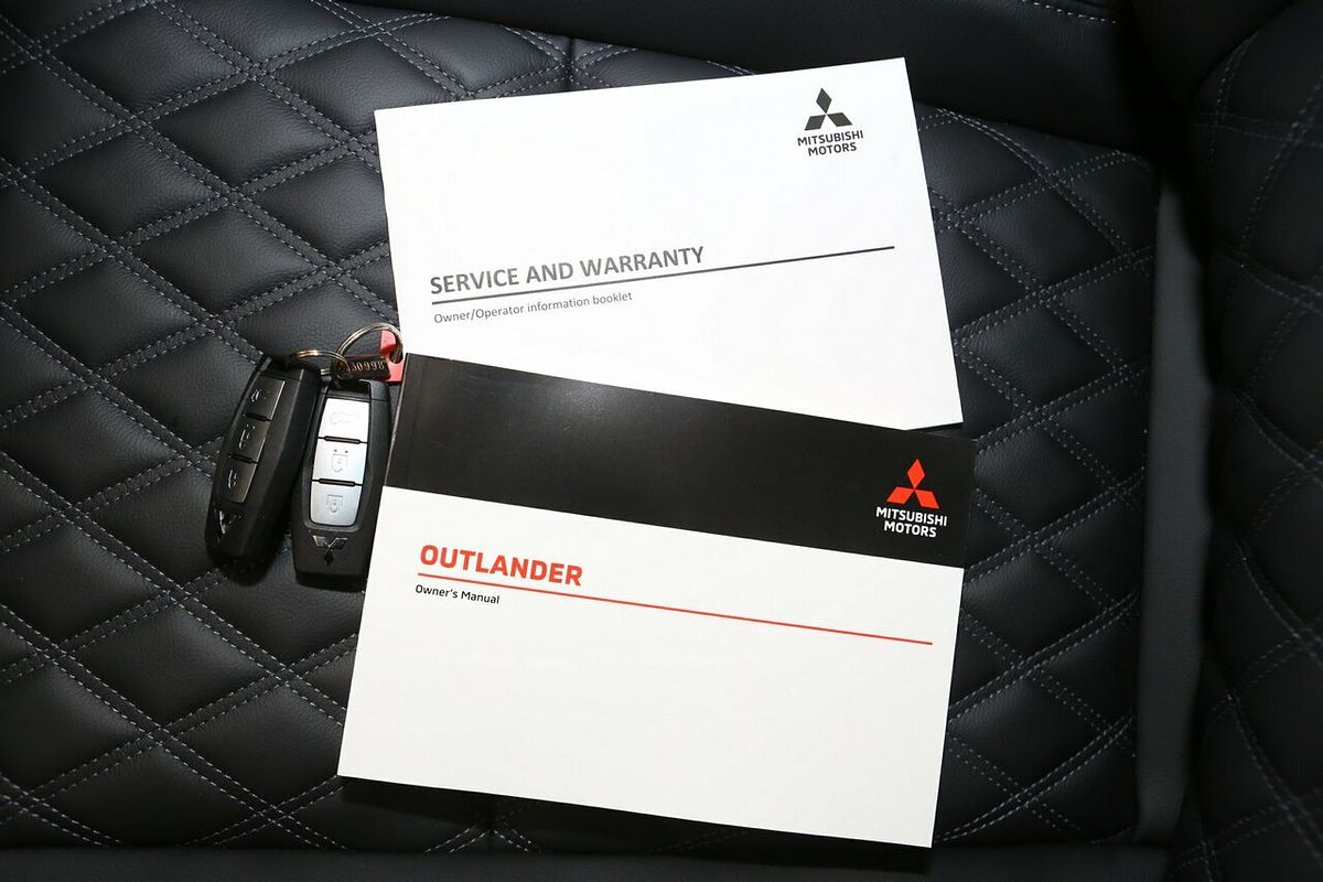 2024 Mitsubishi Outlander Exceed ZM