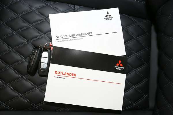 2024 Mitsubishi Outlander Exceed ZM