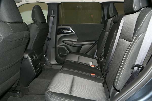 2024 Mitsubishi Outlander LS ZM