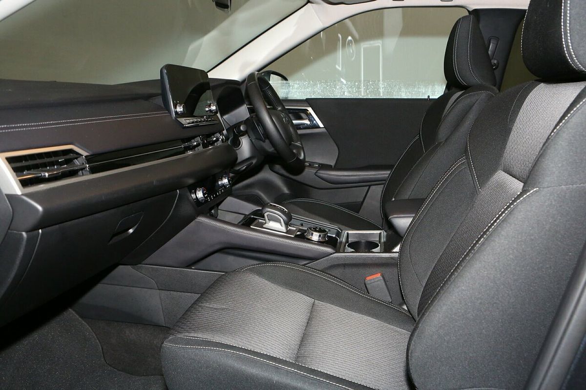 2024 Mitsubishi Outlander LS ZM