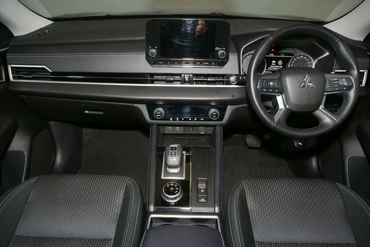 2024 Mitsubishi Outlander LS ZM