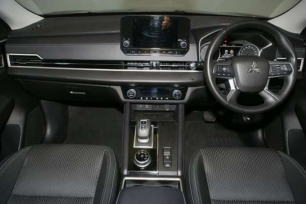2024 Mitsubishi Outlander LS ZM