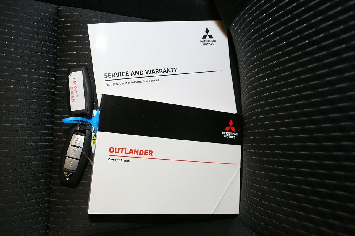 2024 Mitsubishi Outlander LS ZM
