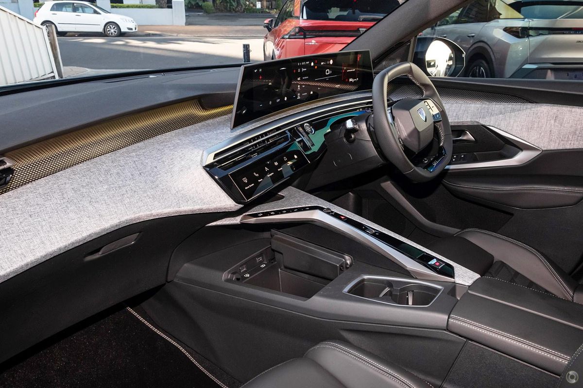 2025 Peugeot 5008 GT Premium Hybrid P74