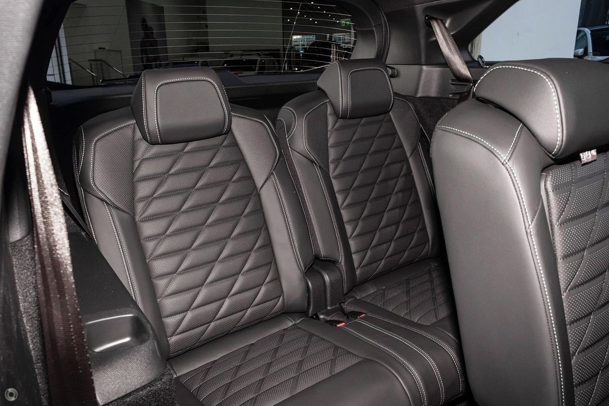 2025 Peugeot 5008 GT Premium Hybrid P74