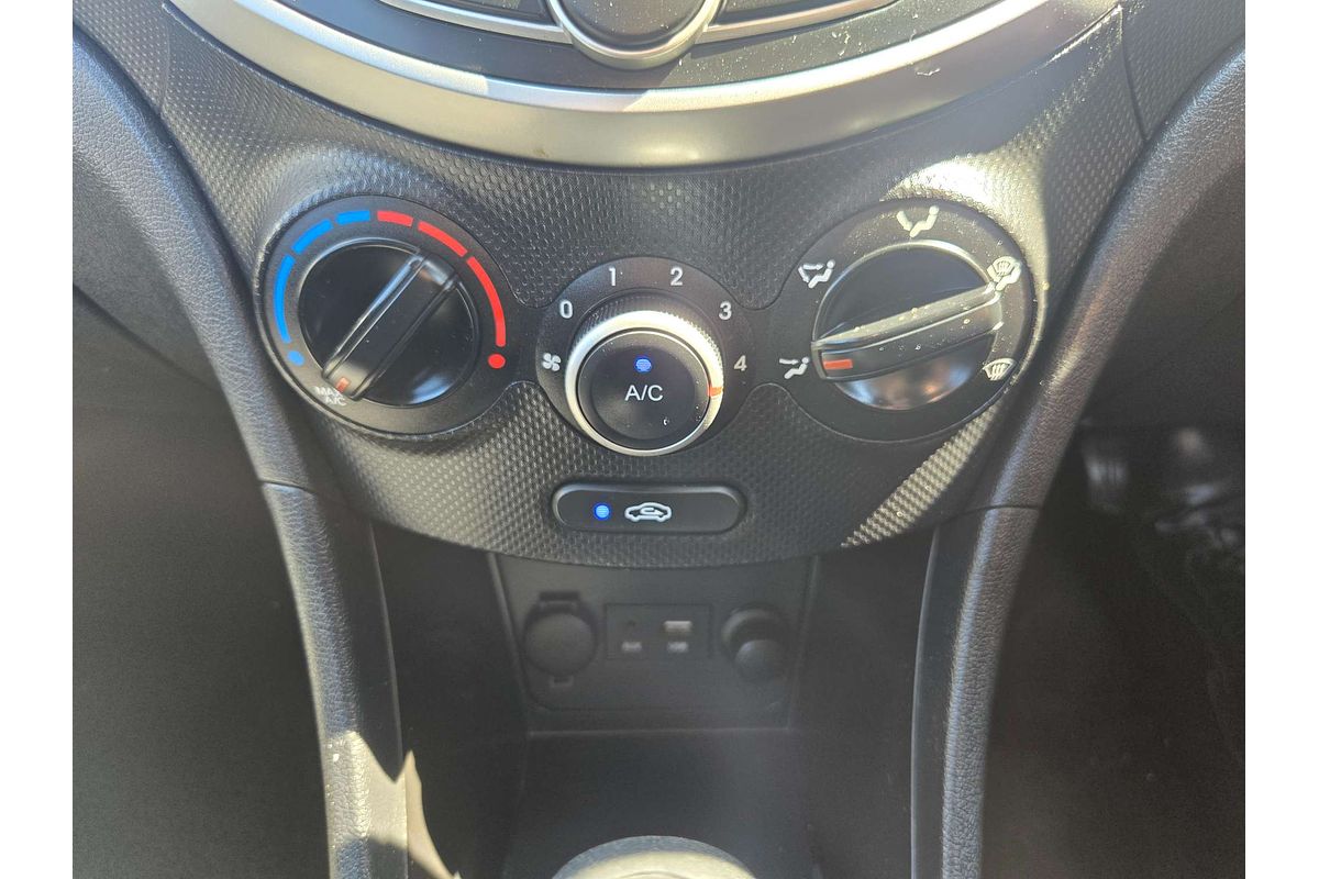 2014 Hyundai Accent Active RB2