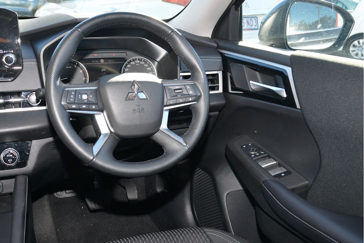 2024 Mitsubishi Outlander LS ZM