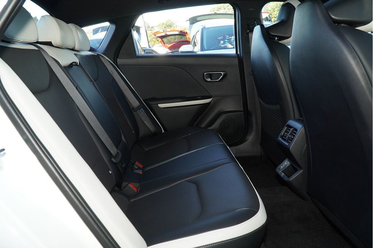 2025 Kia K4 GT-Line CL4m