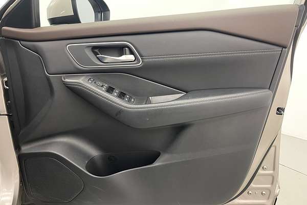 2024 Nissan X-TRAIL ST-L T33