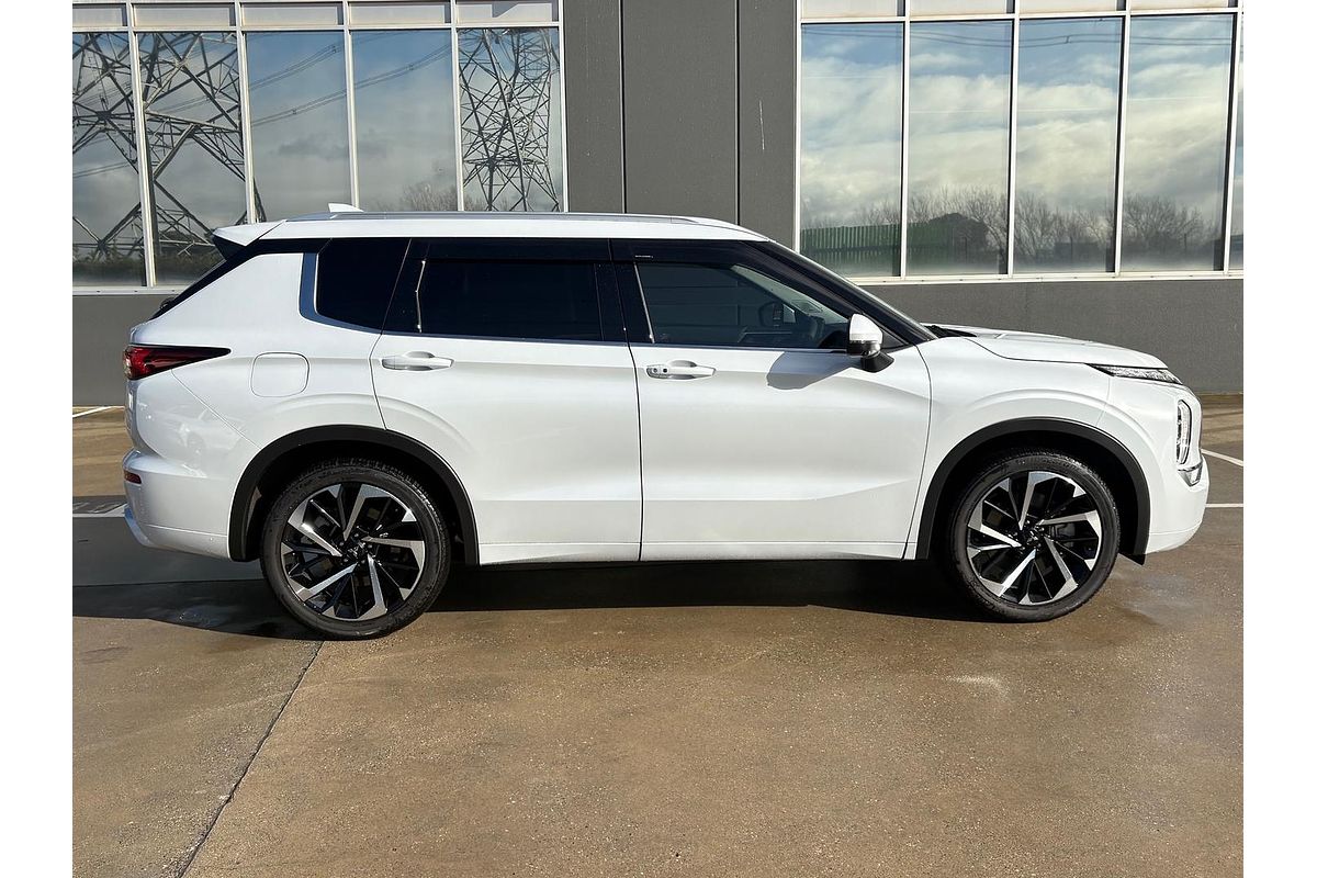2023 Mitsubishi Outlander Exceed ZM