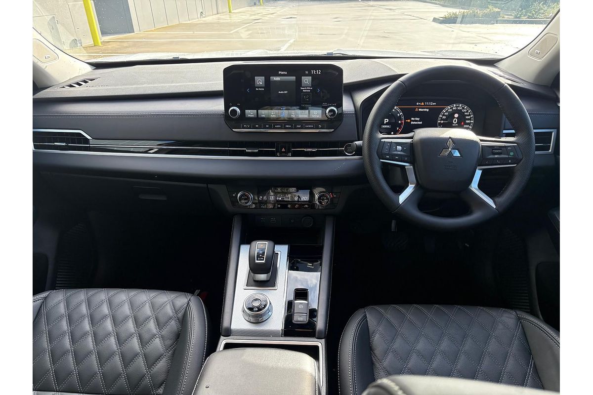 2023 Mitsubishi Outlander Exceed ZM