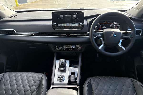 2023 Mitsubishi Outlander Exceed ZM