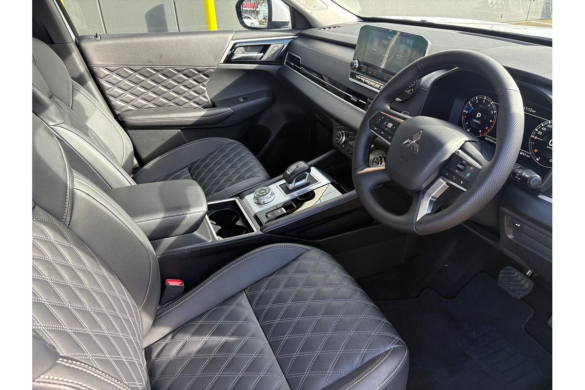 2023 Mitsubishi Outlander Exceed ZM