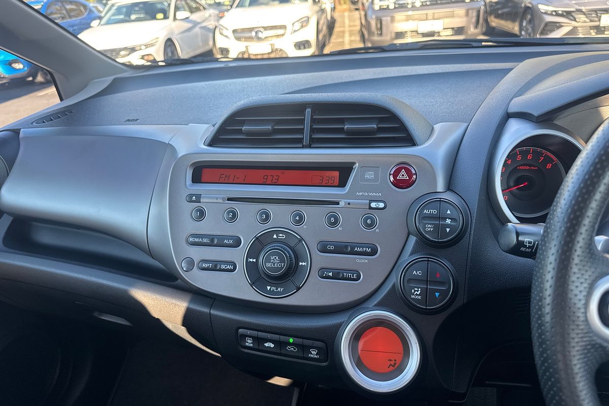 2013 Honda Jazz Vibe-S GE