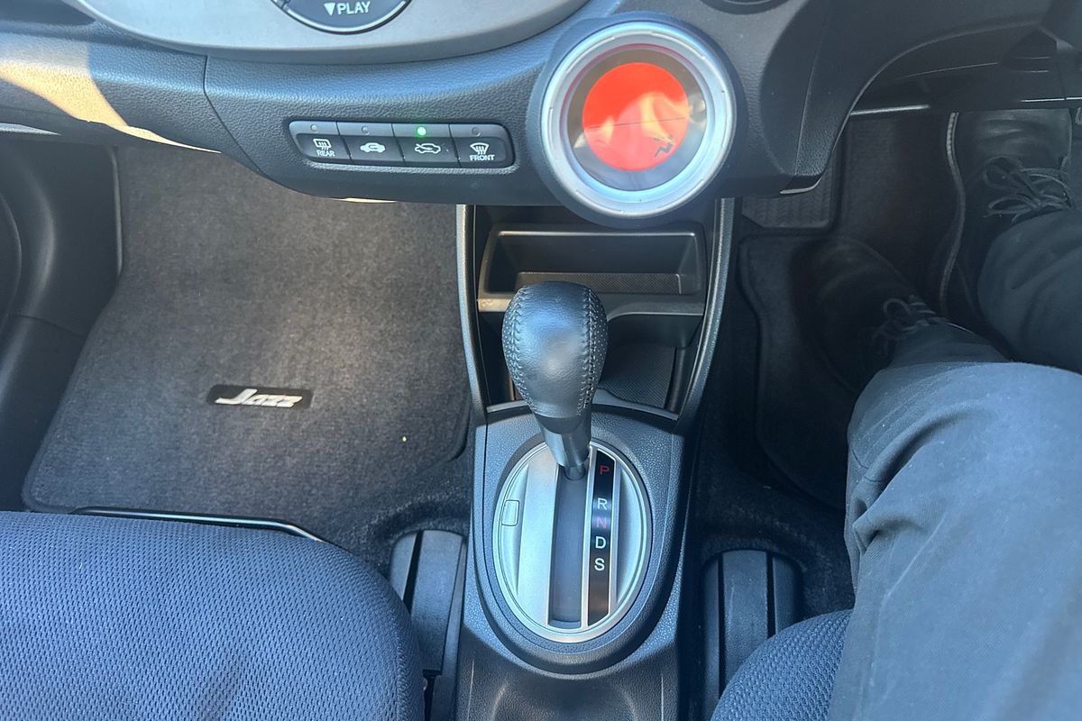 2013 Honda Jazz Vibe-S GE
