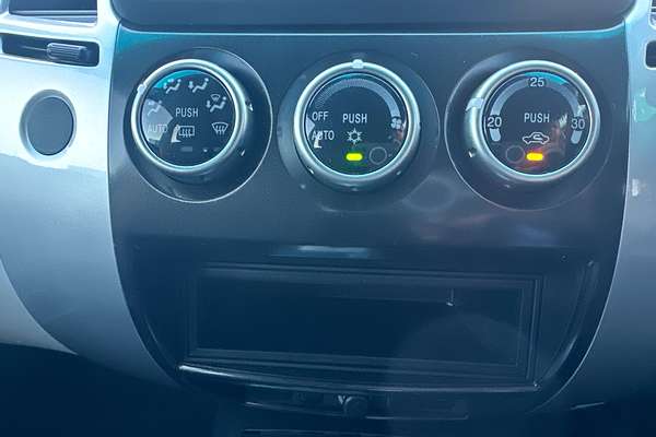 2015 Mitsubishi Challenger LS PC