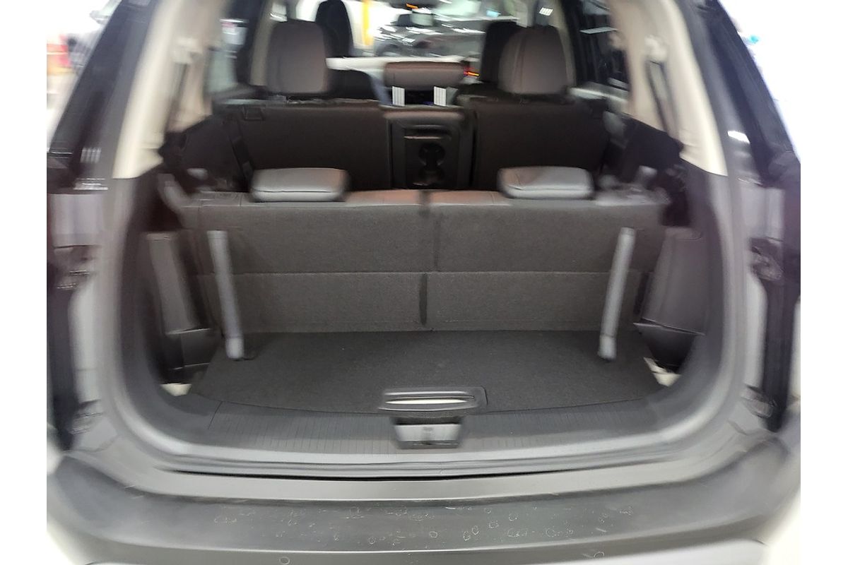 2025 Nissan X-TRAIL ST-L T33