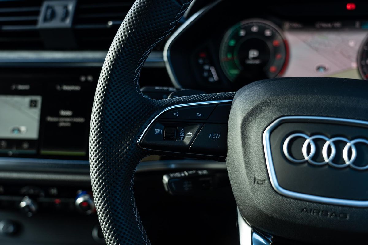 2025 Audi Q3 40 TFSI S line F3