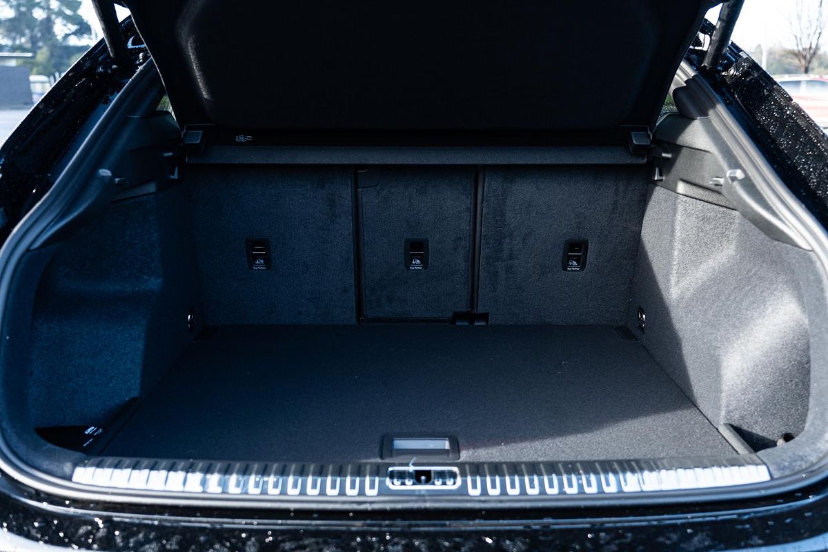 2025 Audi Q3 40 TFSI S line F3