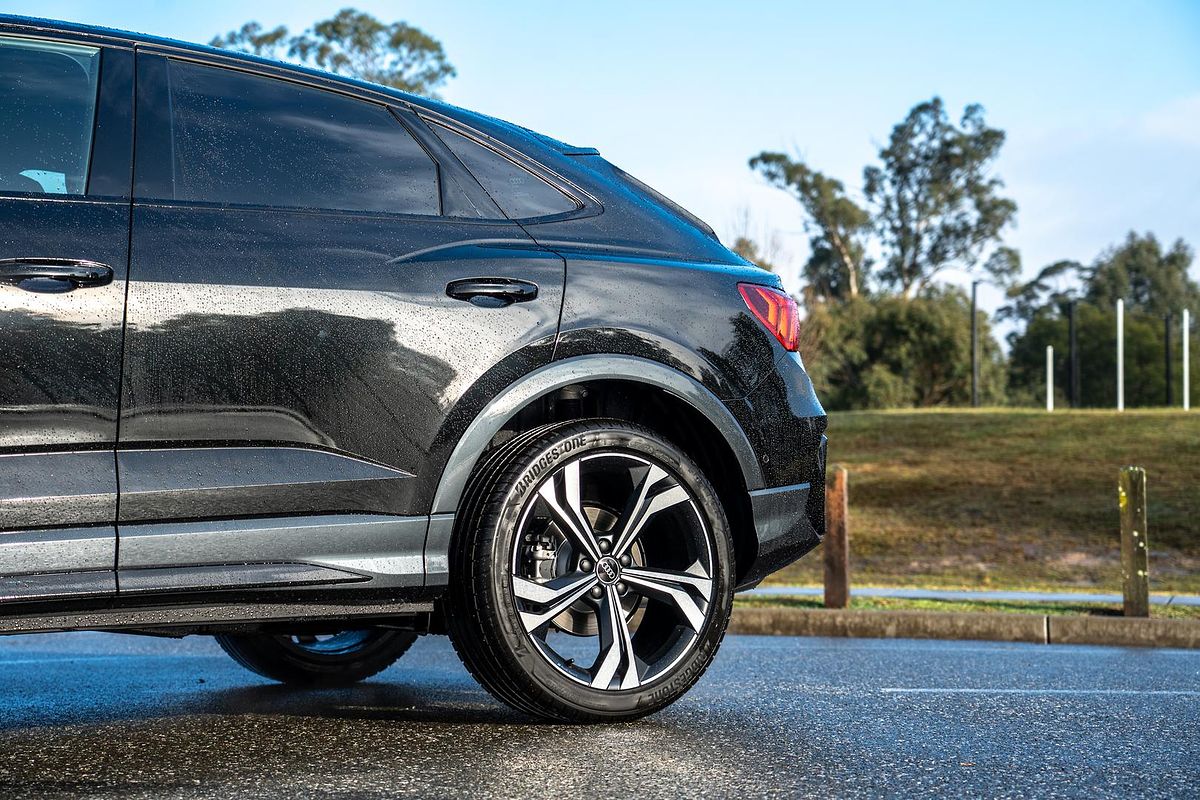 2025 Audi Q3 40 TFSI S line F3