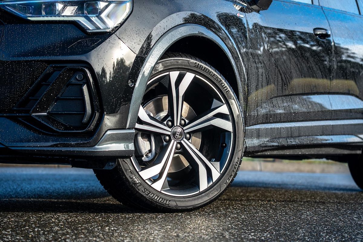 2025 Audi Q3 40 TFSI S line F3
