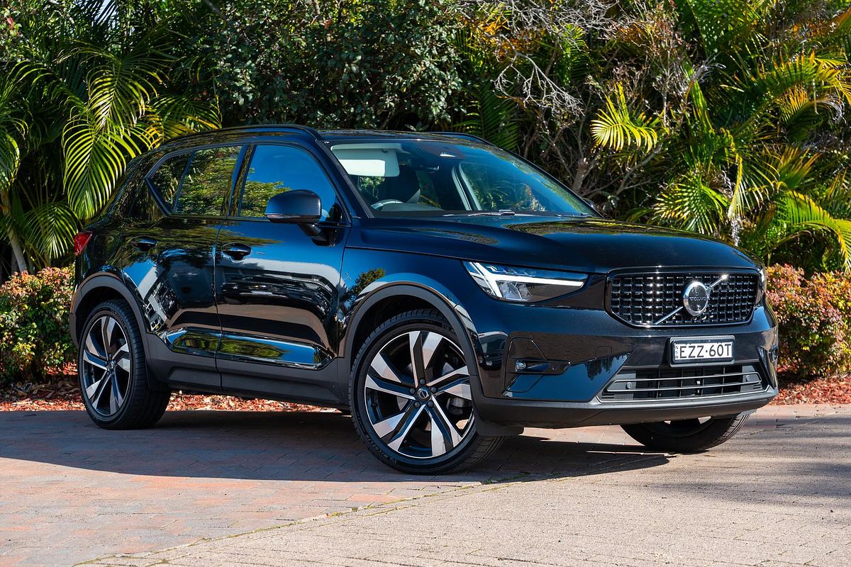 2023 Volvo XC40 Ultimate B5 Dark