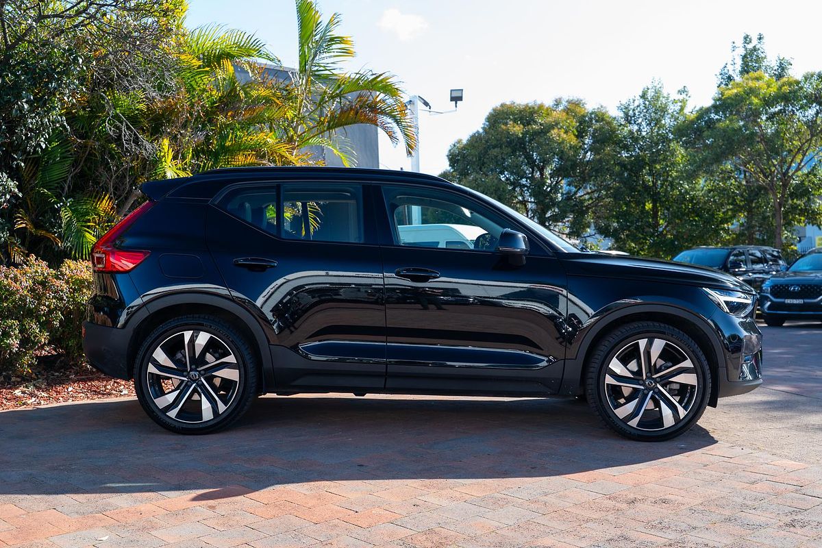2023 Volvo XC40 Ultimate B5 Dark