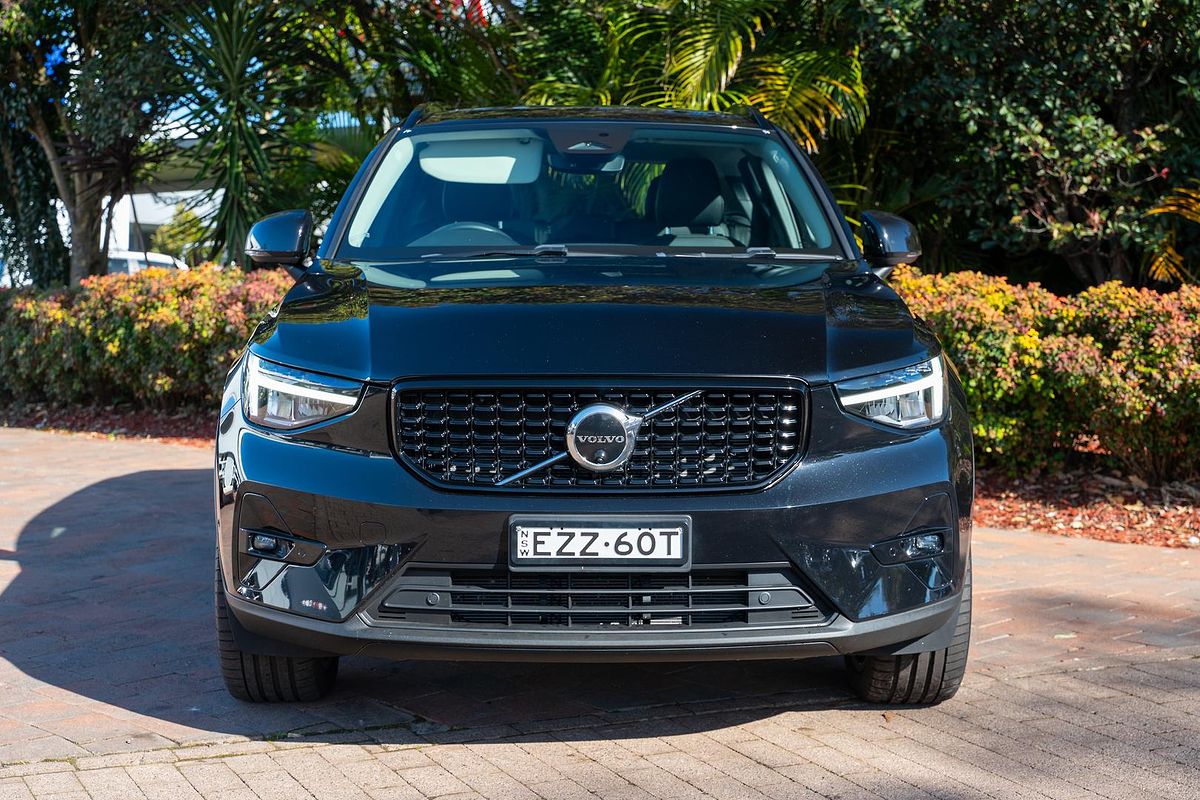 2023 Volvo XC40 Ultimate B5 Dark
