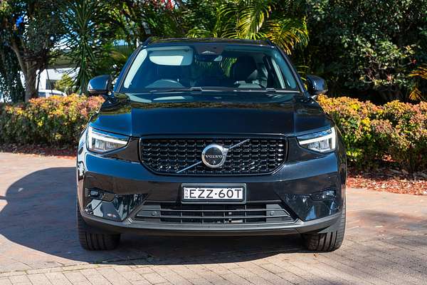 2023 Volvo XC40 Ultimate B5 Dark