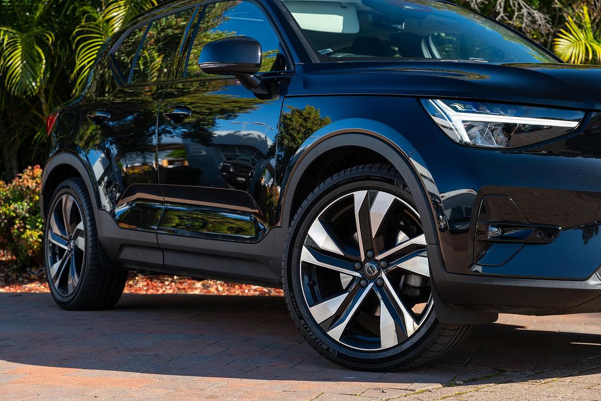 2023 Volvo XC40 Ultimate B5 Dark