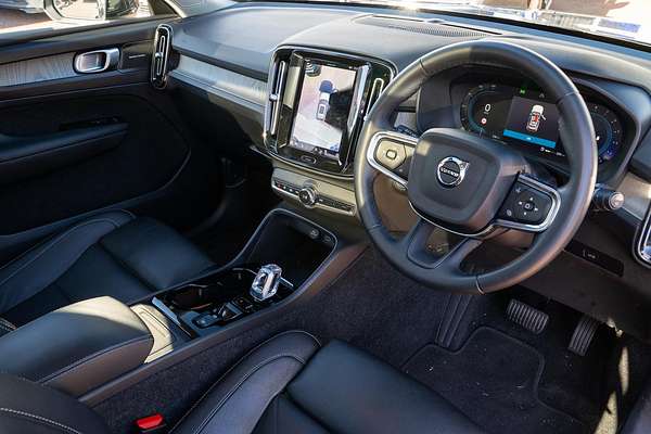 2023 Volvo XC40 Ultimate B5 Dark