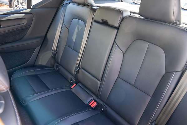 2023 Volvo XC40 Ultimate B5 Dark