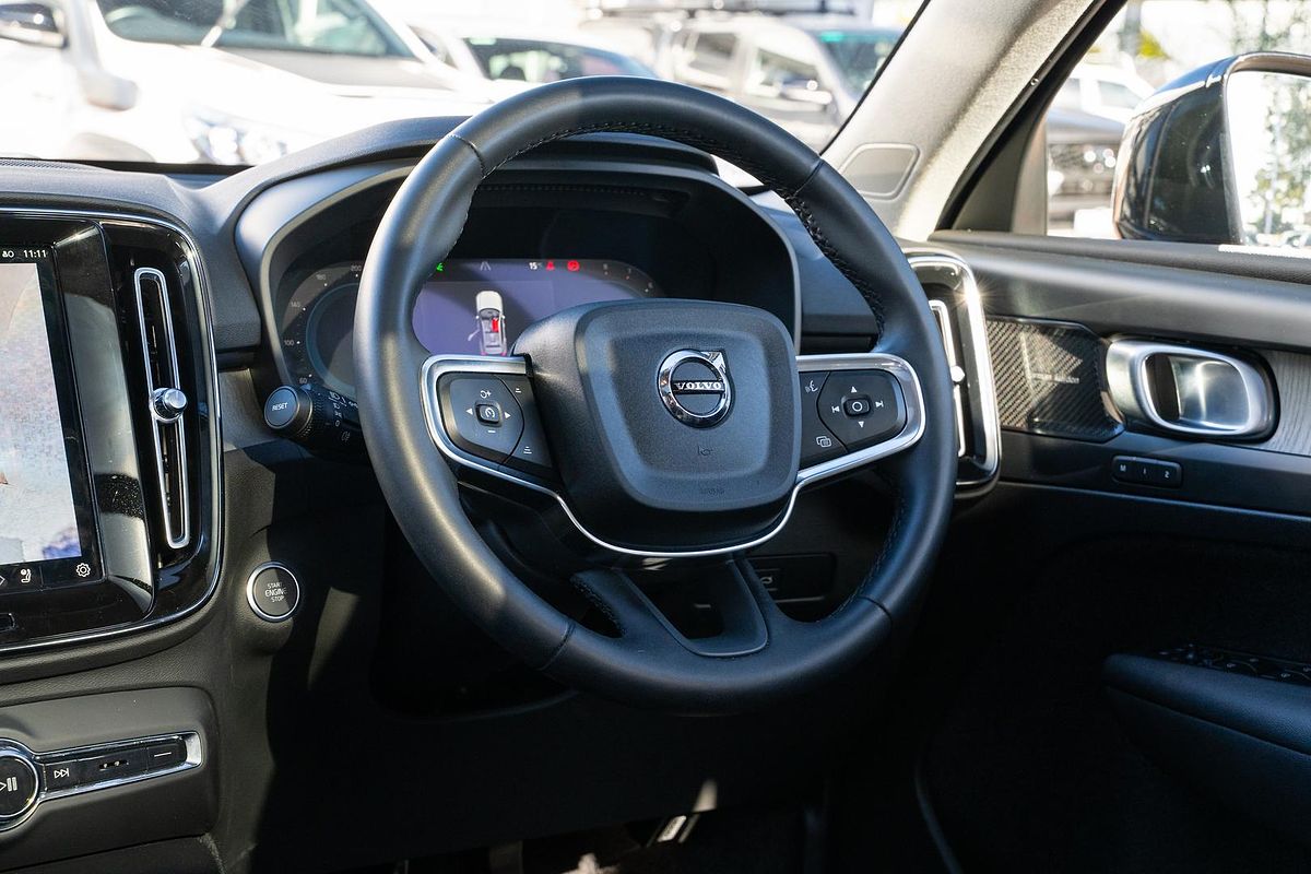 2023 Volvo XC40 Ultimate B5 Dark