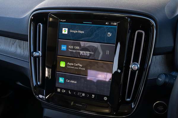 2023 Volvo XC40 Ultimate B5 Dark