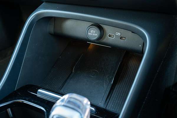 2023 Volvo XC40 Ultimate B5 Dark