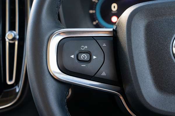 2023 Volvo XC40 Ultimate B5 Dark
