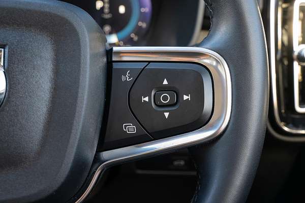 2023 Volvo XC40 Ultimate B5 Dark