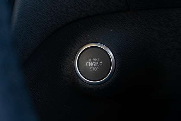 2023 Volvo XC40 Ultimate B5 Dark