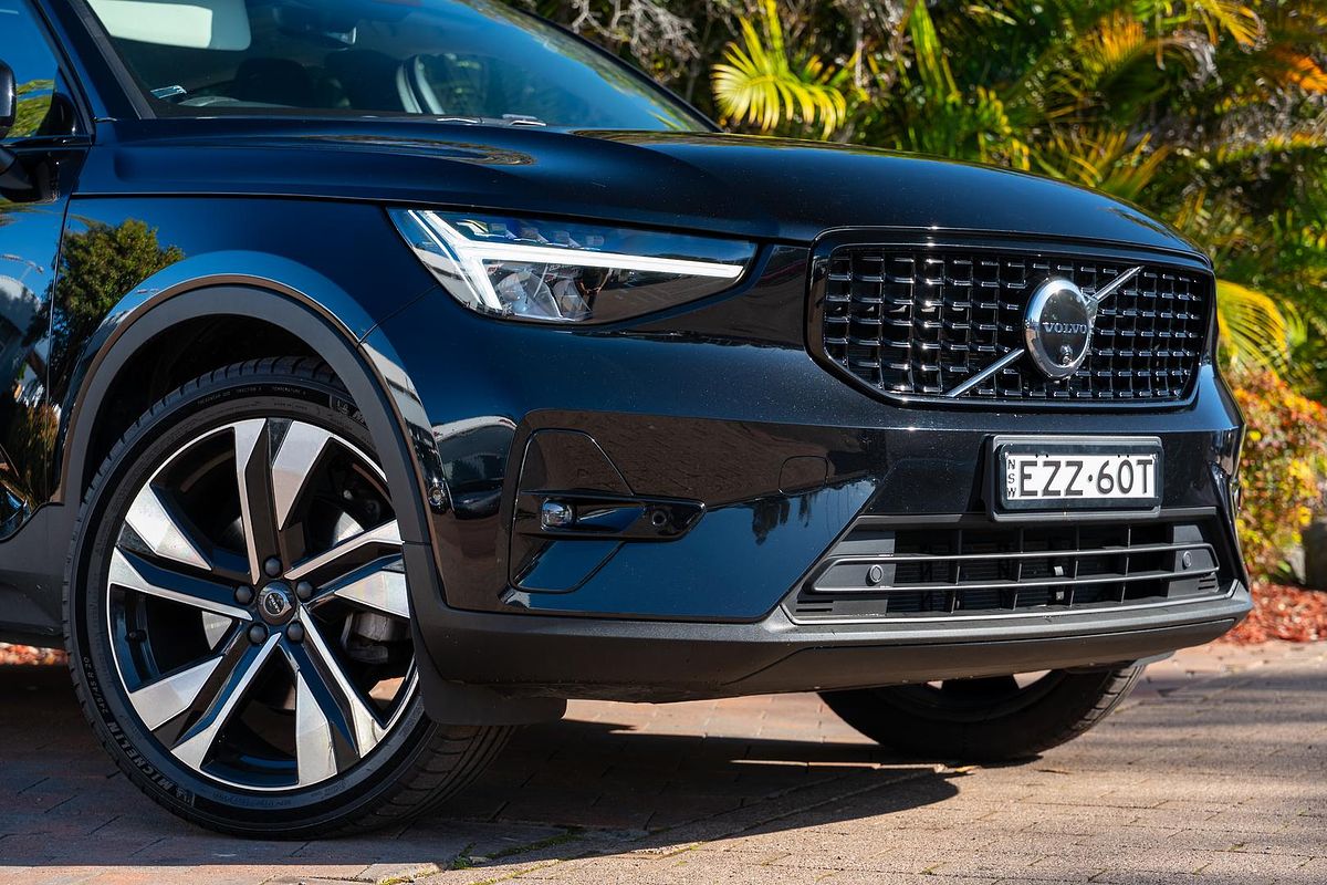 2023 Volvo XC40 Ultimate B5 Dark