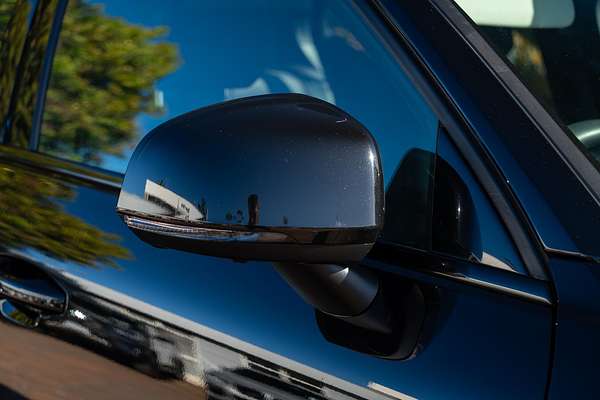 2023 Volvo XC40 Ultimate B5 Dark